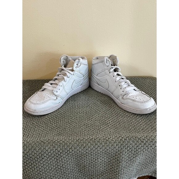 Nike Jordan 1 Retro Mid 'White Pure Platinum" 554724-104 Men’s Sz 7 Women 8.5 - Picture 2 of 8